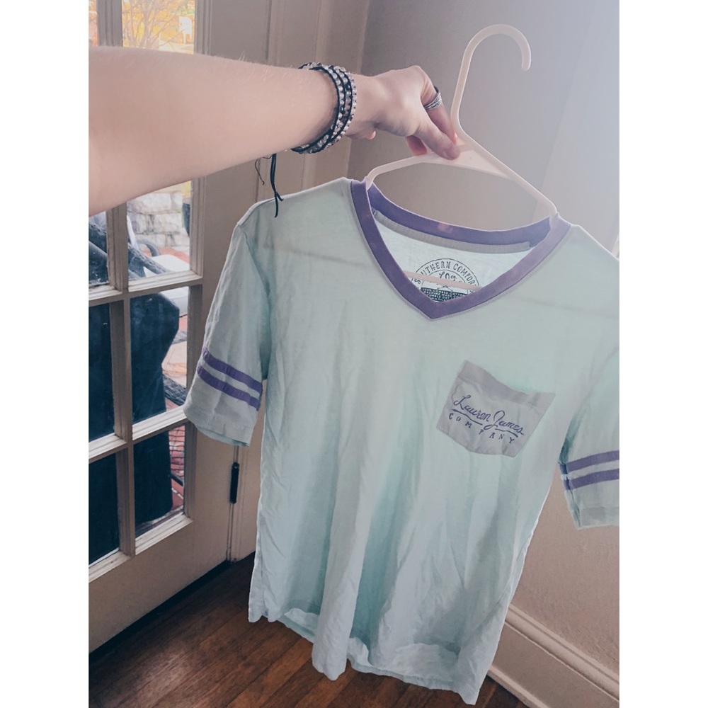 LAUREN JAMES V NECK VINTAGE TSHIRT // SIZE S